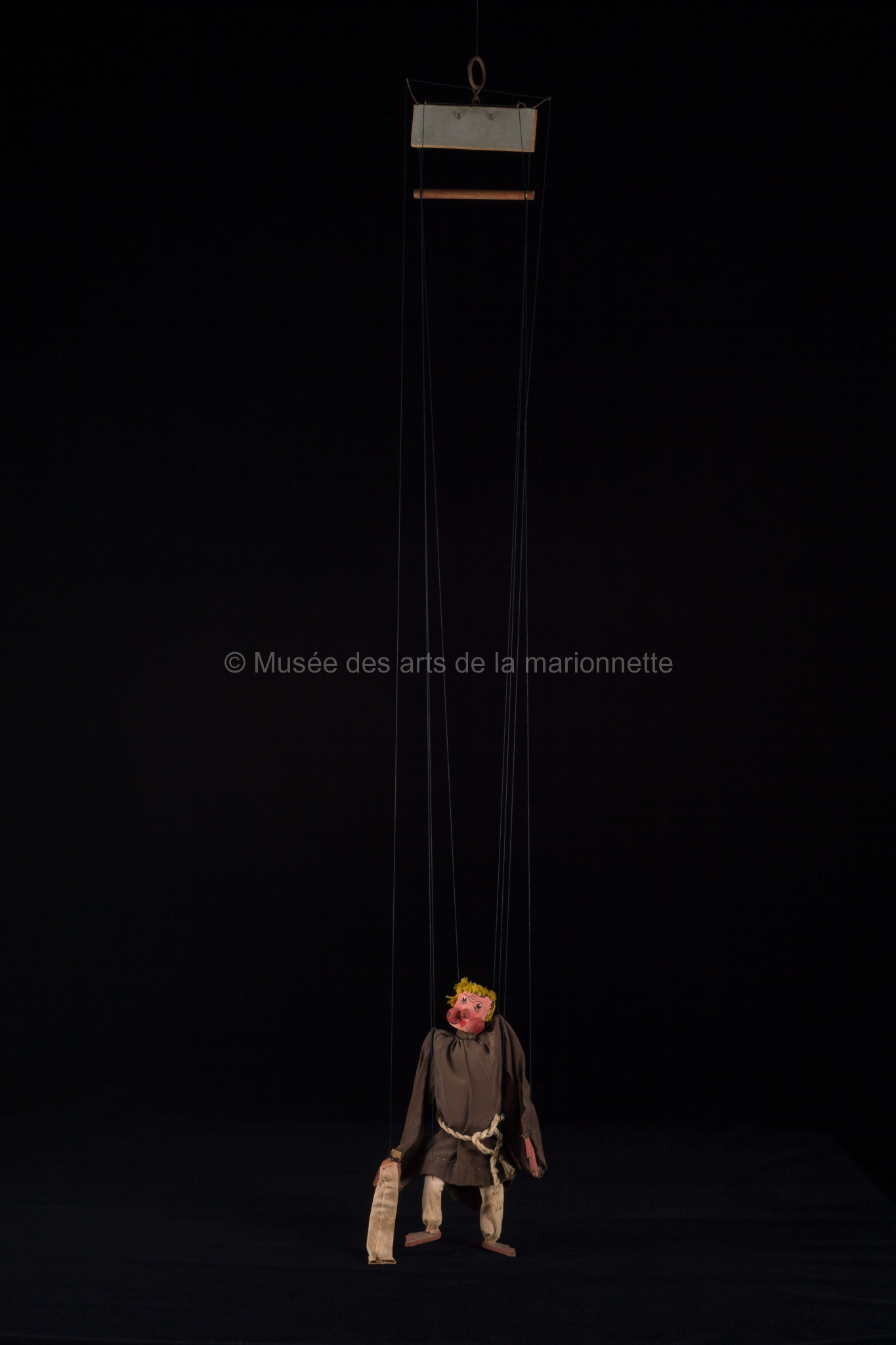 Colibri et ses masques : un moine