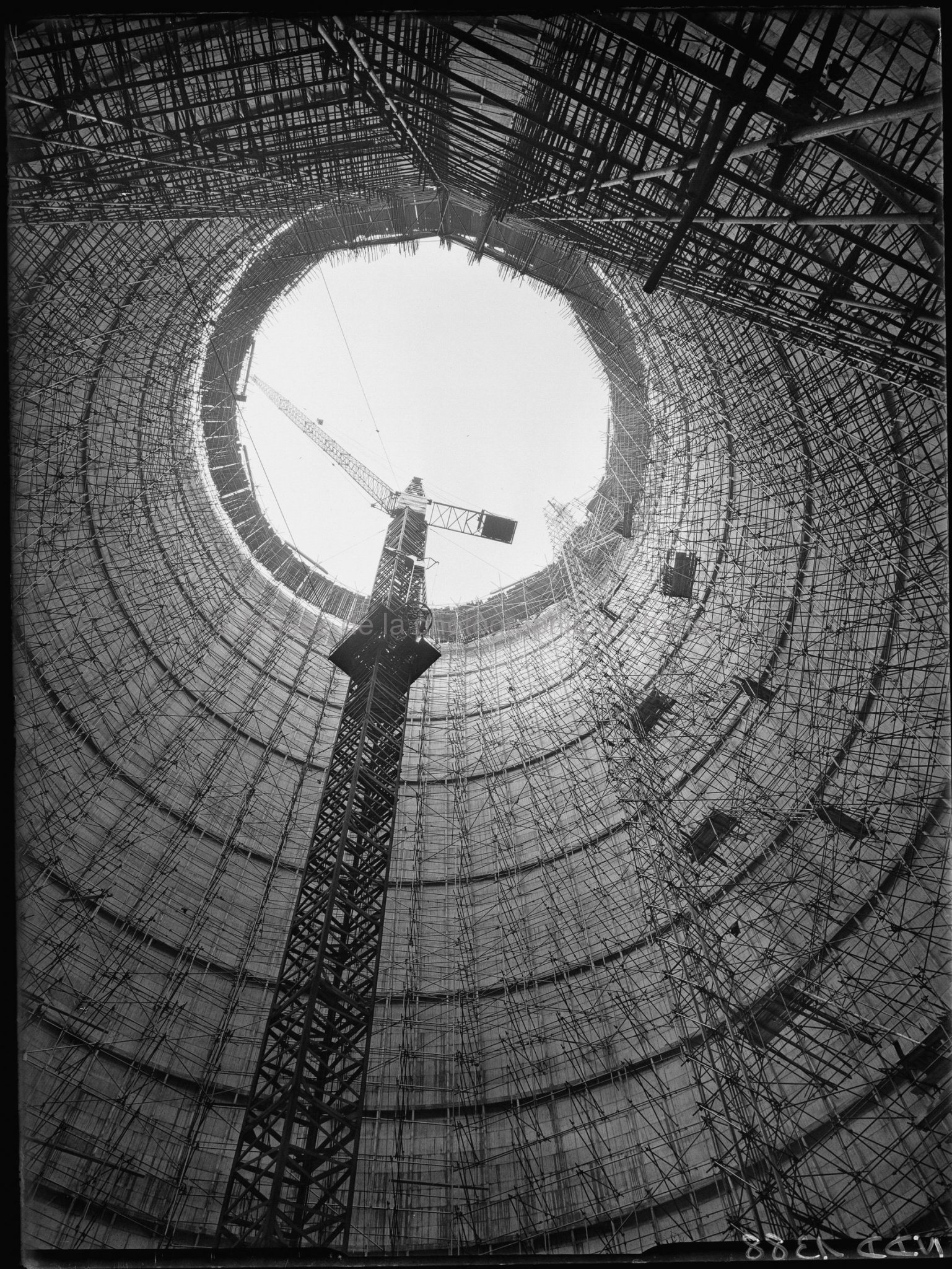Intérieur de réfrigérant, bois vers le haut; chantier des charbonnages de Ressaix